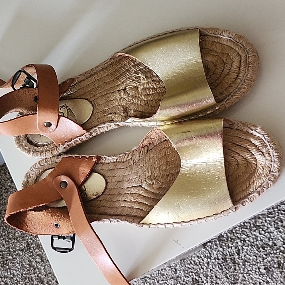 Alpargatas in gold made in Spain